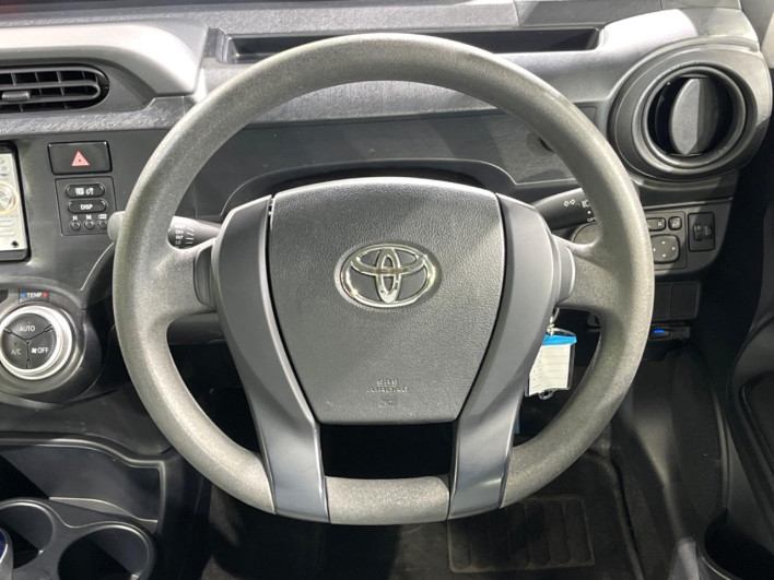 2016 Toyota Aqua DAA-NHP10 (UW-69faafcb1aea3)[8]