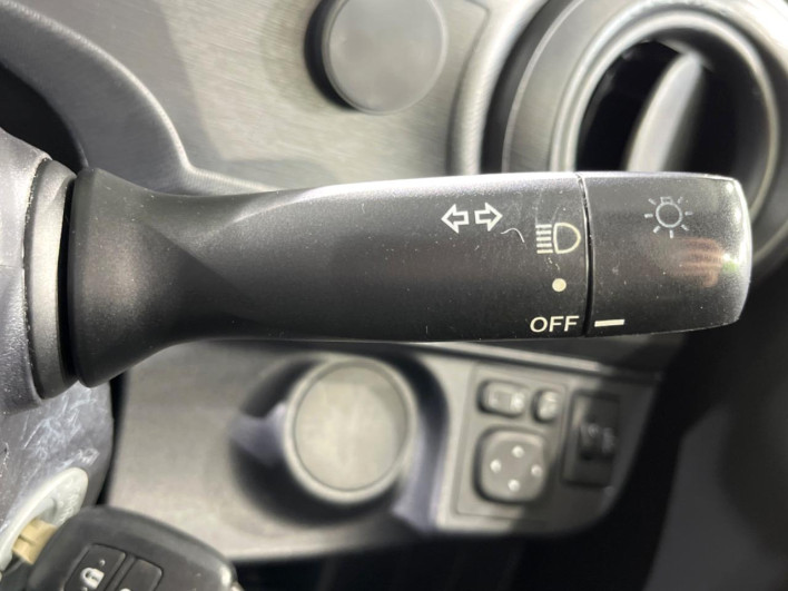 2016 Toyota Aqua DAA-NHP10 (UW-69faafcb1aea3)[13]