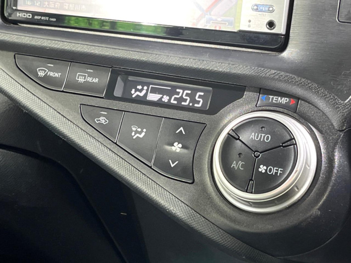 2016 Toyota Aqua DAA-NHP10 (UW-69faafcb1aea3)[17]
