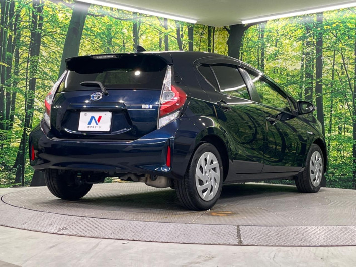 2017 Toyota Aqua DAA-NHP10 (UW-69faafcb804b9)[8]