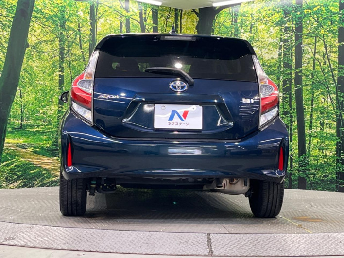 2017 Toyota Aqua DAA-NHP10 (UW-69faafcb804b9)[7]