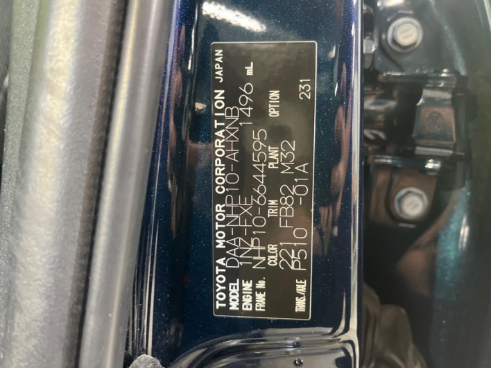 2017 Toyota Aqua DAA-NHP10 (UW-69faafcb804b9)[1]