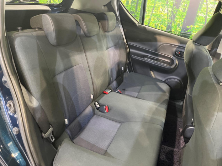 2017 Toyota Aqua DAA-NHP10 (UW-69faafcb804b9)[14]