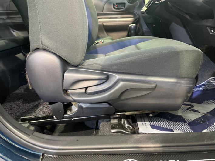 2017 Toyota Aqua DAA-NHP10 (UW-69faafcb804b9)[12]