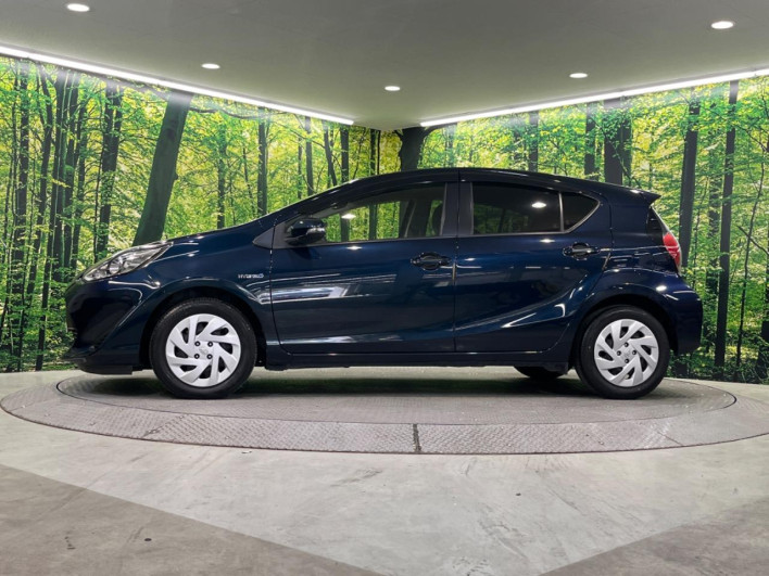 2017 Toyota Aqua DAA-NHP10 (UW-69faafcb804b9)[5]