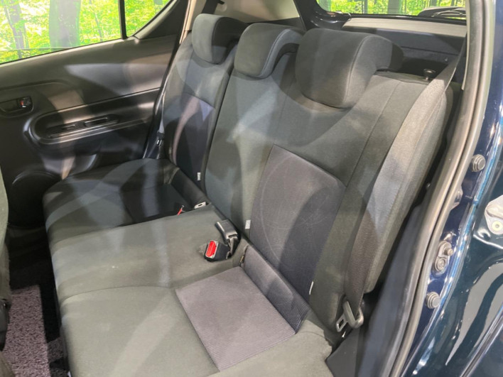 2017 Toyota Aqua DAA-NHP10 (UW-69faafcb804b9)[15]