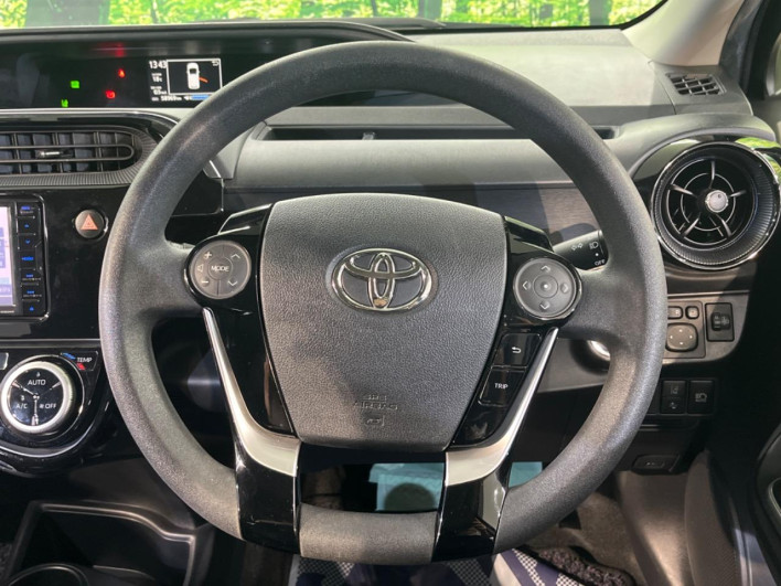 2017 Toyota Aqua DAA-NHP10 (UW-69faafcb804b9)[27]