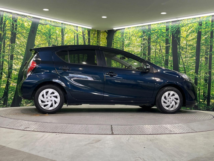 2017 Toyota Aqua DAA-NHP10 (UW-69faafcb804b9)[9]