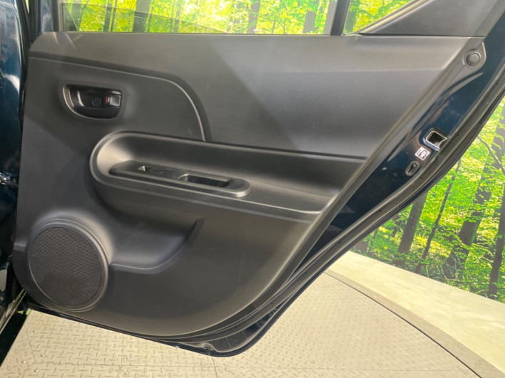 2017 Toyota Aqua DAA-NHP10 (UW-69faafcb804b9)[19]
