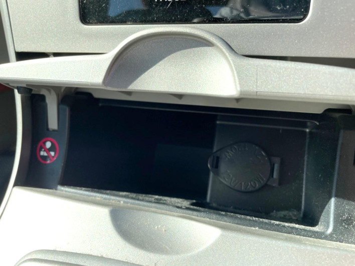 2009 Toyota Corolla Axio DBA-NZE141 (UW-69faafd283612)[25]