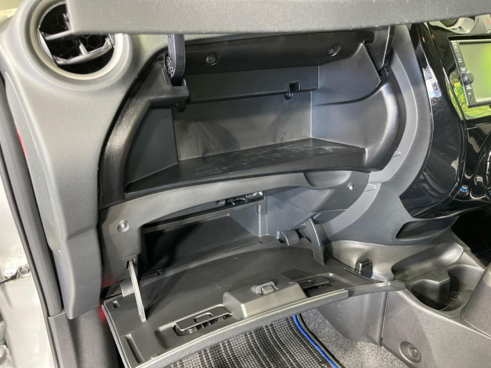 2019 Nissan Note DAA-SNE12 (UW-69faafe044d71)[27]