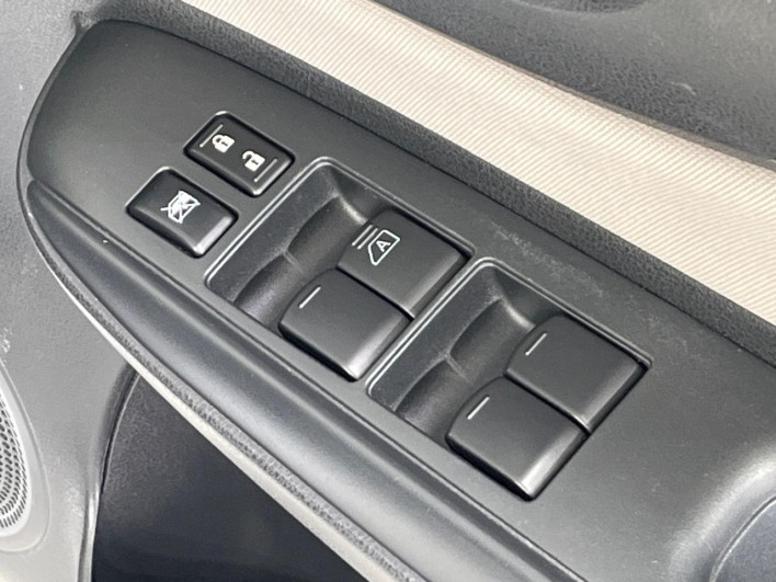 2019 Nissan Note DAA-SNE12 (UW-69faafe044d71)[14]