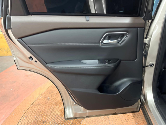 2023 Nissan X-Trail 6AA-SNT33 (UW-69faafe1172df)[7]