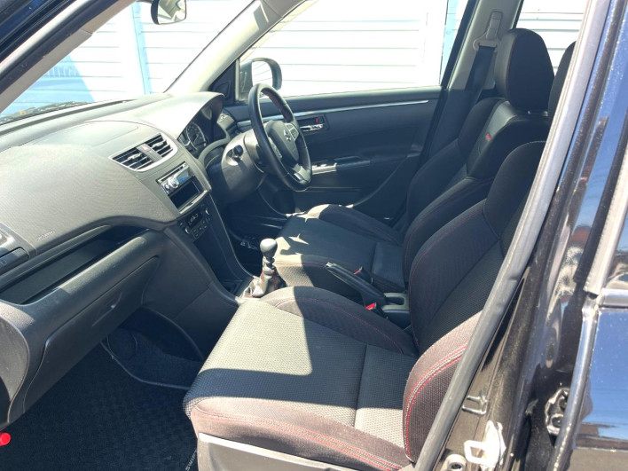 2015 Suzuki Swift Sport CBA-ZC32S (UW-69faafede816b)[16]