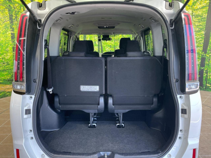 2018 Toyota Noah DBA-ZRR80G (UW-69faaff28ccff)[24]