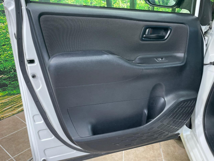 2018 Toyota Noah DBA-ZRR80G (UW-69faaff28ccff)[28]