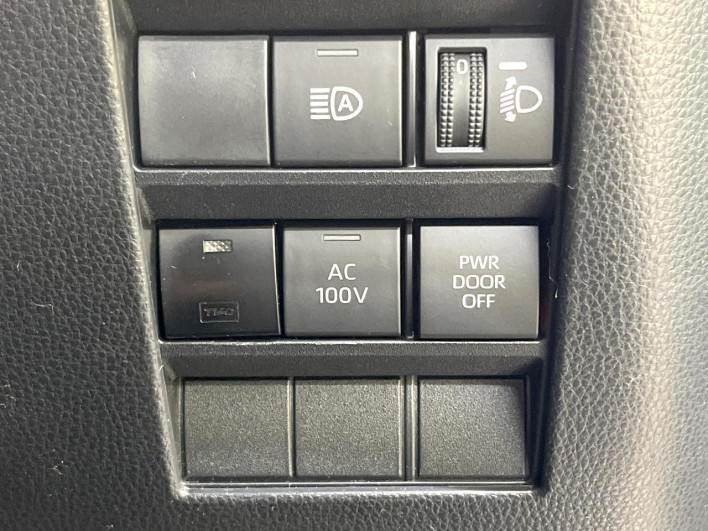 2022 Toyota Noah 6AA-ZWR90W (UW-69fab0018624c)[15]