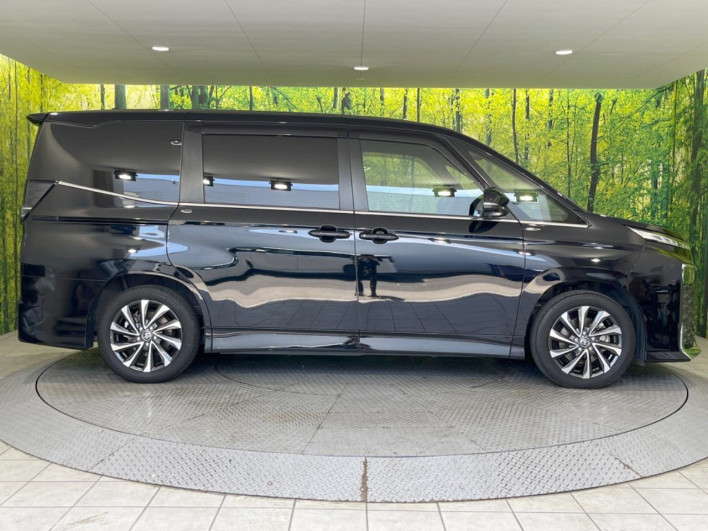 2023 Toyota Voxy 6AA-ZWR90W (UW-69fab00210c67)[9]