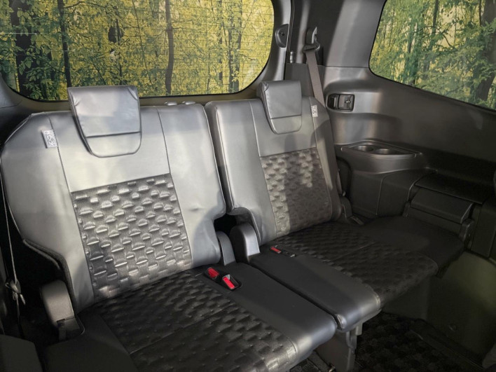 2023 Toyota Voxy 6AA-ZWR90W (UW-69fab00210c67)[26]