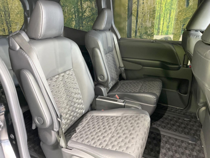 2023 Toyota Voxy 6AA-ZWR90W (UW-69fab00210c67)[25]