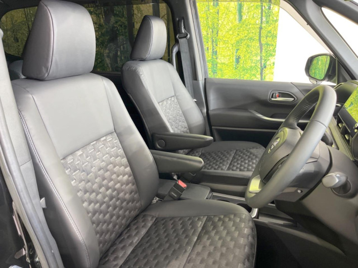 2023 Toyota Voxy 6AA-ZWR90W (UW-69fab00210c67)[23]