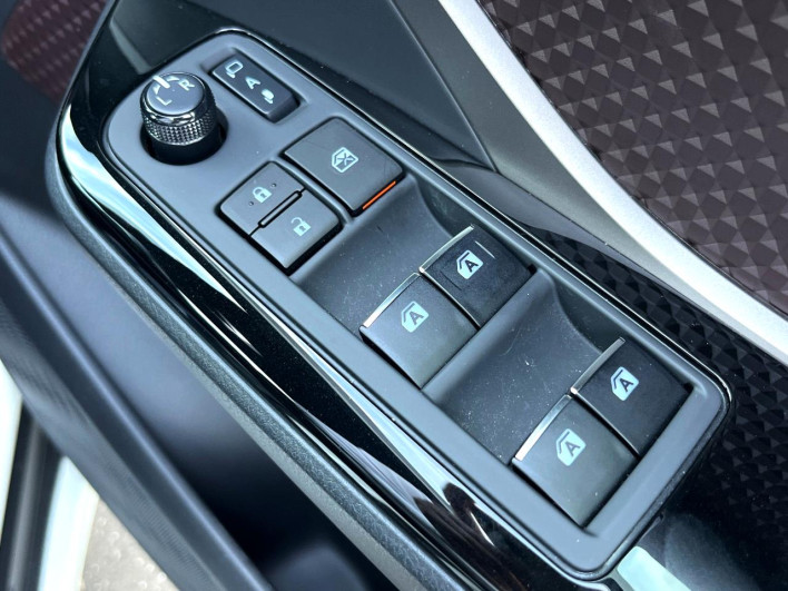 2019 Toyota C-HR DAA-ZYX10 (UW-69fab005a015f)[18]