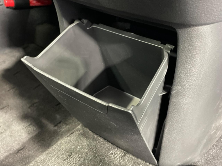 2019 Mitsubishi eK Cross 5AA-B34W (UW-69fc00b1686a8)[24]