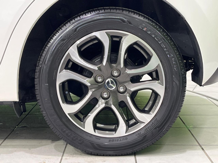 2015 Mazda Demio LDA-DJ5AS (UW-69fc00bbba3fd)[11]