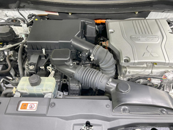 2014 Mitsubishi OUTLANDER PHEV DLA-GG2W (UW-69fc00caea8dd)[5]