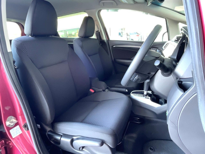2018 Honda Fit DBA-GK3 (UW-69fc00cd4b437)[13]