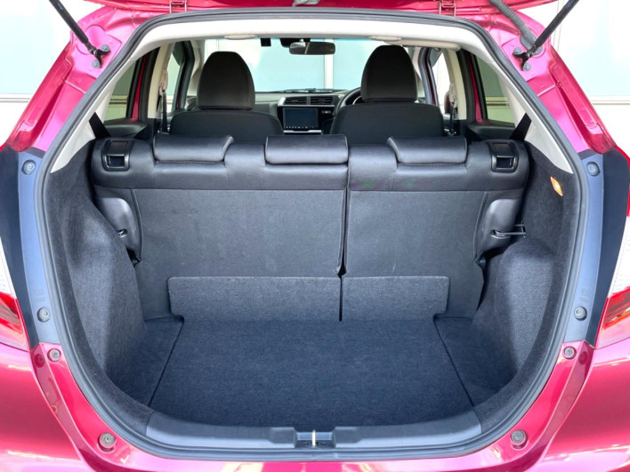 2018 Honda Fit DBA-GK3 (UW-69fc00cd4b437)[11]