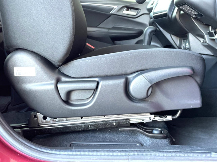 2018 Honda Fit DBA-GK3 (UW-69fc00cd4b437)[22]