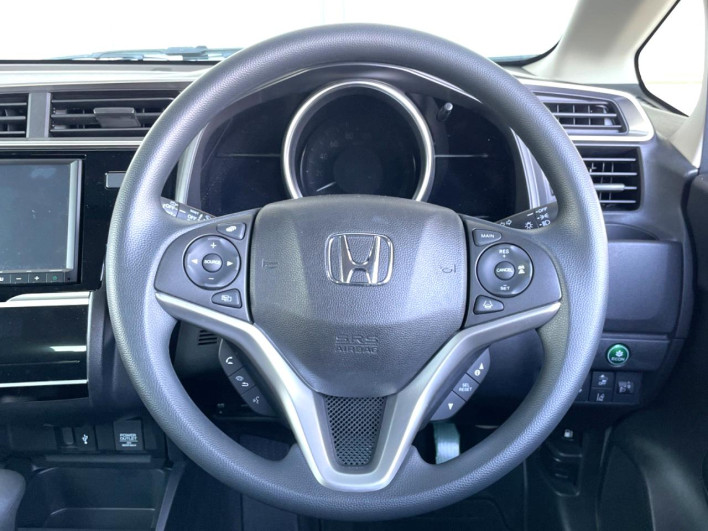 2018 Honda Fit DBA-GK3 (UW-69fc00cd4b437)[16]