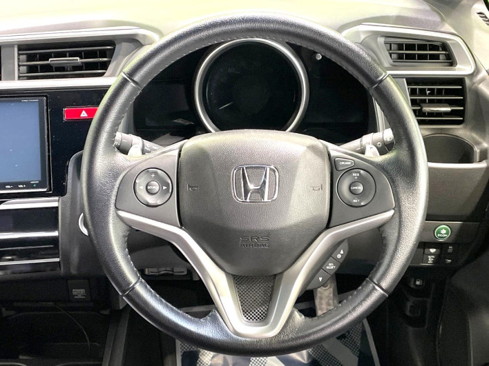2016 Honda Fit Hybrid DAA-GP5 (UW-69fc00cde8dd1)[5]