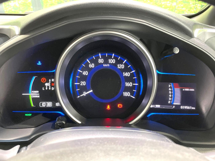 2016 Honda Fit Hybrid DAA-GP5 (UW-69fc00cde8dd1)[24]