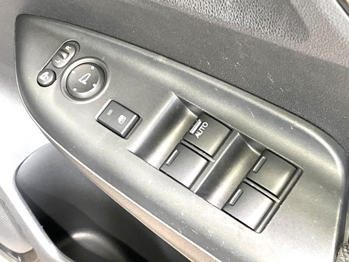 2016 Honda Fit Hybrid DAA-GP5 (UW-69fc00cde8dd1)[9]