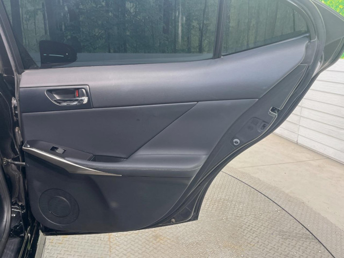 2013 Lexus IS DBA-GSE30 (UW-69fc00d05e54e)[25]