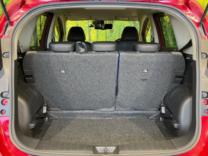 2016 Nissan Note DAA-HE12 (UW-69fc00d67fc69)[26]