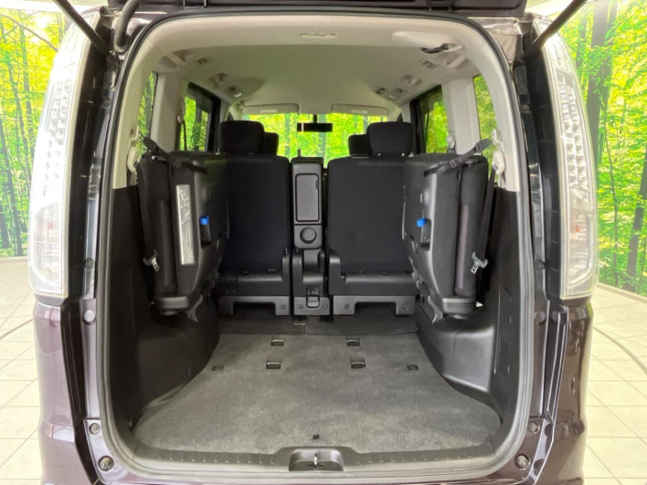 2013 Nissan Serena DAA-HFC26 (UW-69fc00da31f6d)[14]