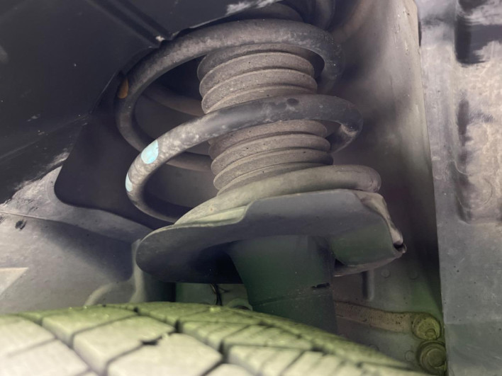 2013 Nissan Serena DAA-HFC26 (UW-69fc00da31f6d)[23]