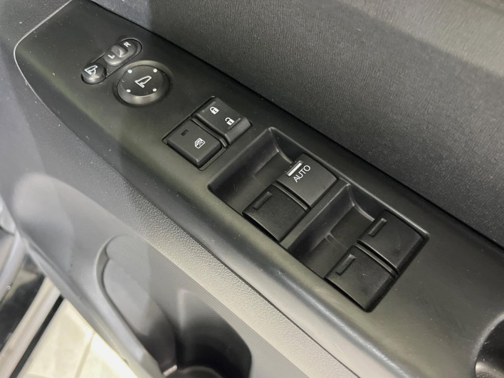 2016 Honda N-BOX DBA-JF1 (UW-69fc00e23085d)[20]
