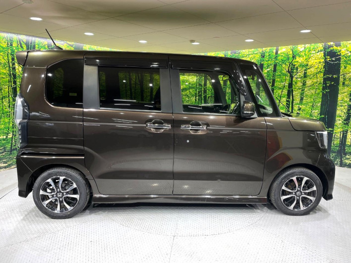 2018 Honda N-BOX CUSTOM DBA-JF3 (UW-69fc00e37dacf)[29]
