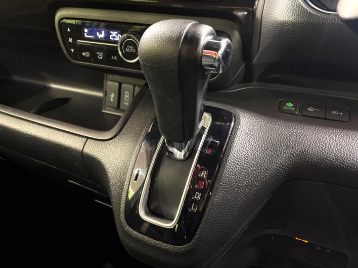 2018 Honda N-BOX CUSTOM DBA-JF3 (UW-69fc00e37dacf)[12]