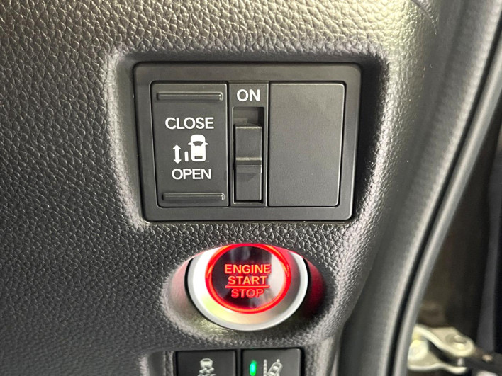 2018 Honda N-BOX CUSTOM DBA-JF3 (UW-69fc00e37dacf)[19]