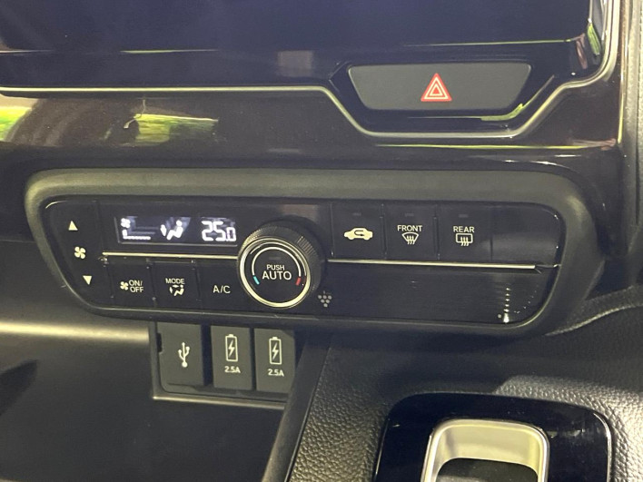 2018 Honda N-BOX CUSTOM DBA-JF3 (UW-69fc00e37dacf)[11]