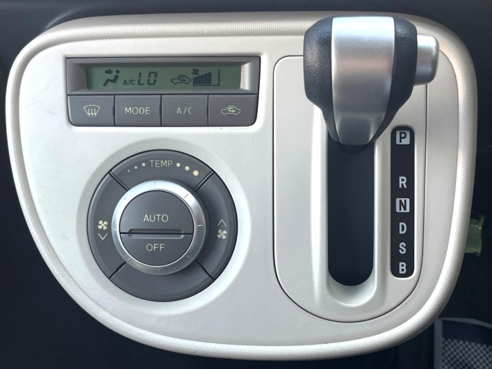 2013 Daihatsu Mira Cocoa DBA-L675S (UW-69fc00fa5a3ec)[20]