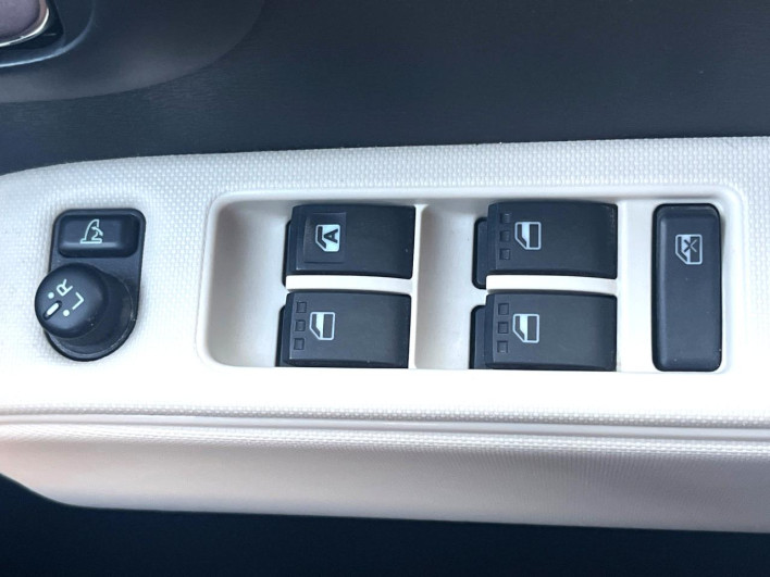 2013 Daihatsu Mira Cocoa DBA-L675S (UW-69fc00fa5a3ec)[23]