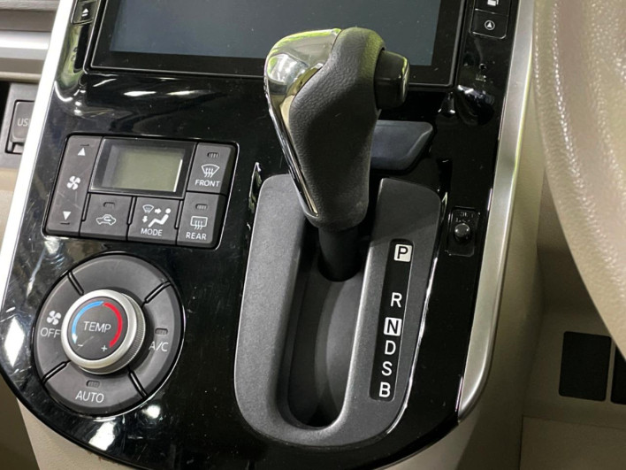 2014 Daihatsu Tanto DBA-LA600S (UW-69fc010294970)[27]