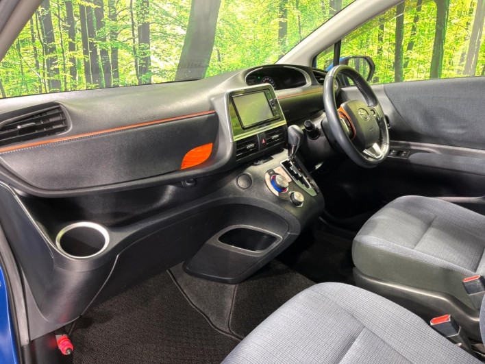 2017 Toyota Sienta DBA-NCP175G (UW-69fc013559490)[18]