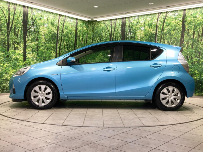2013 Toyota Aqua DAA-NHP10 (UW-69fc013629200)[22]